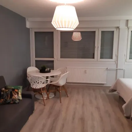 Jungle Apartment *